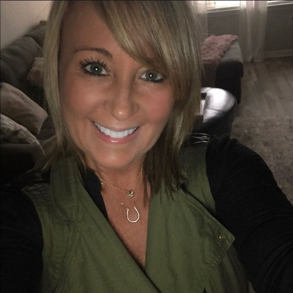 Meet your Posher, Stacie - Picture 13 of 16